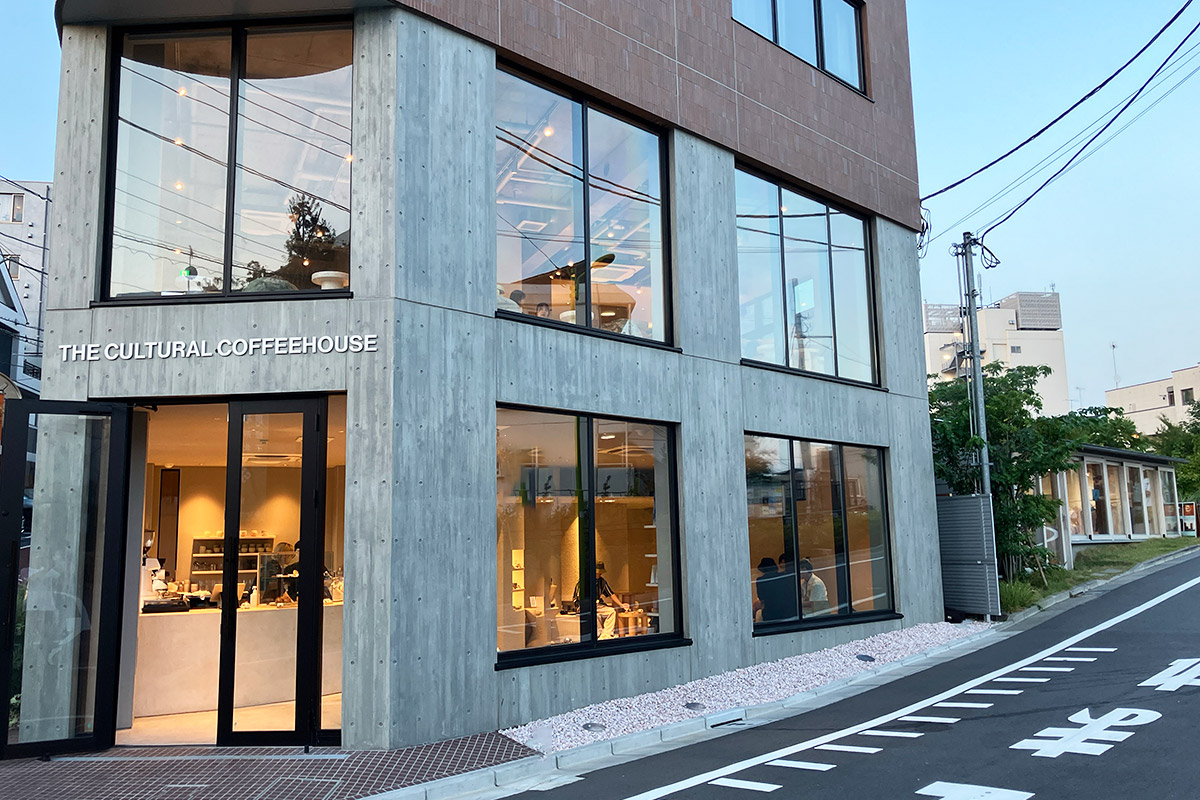 お隣は『Et -THE CULTURAL COFFEEHOUSE-』