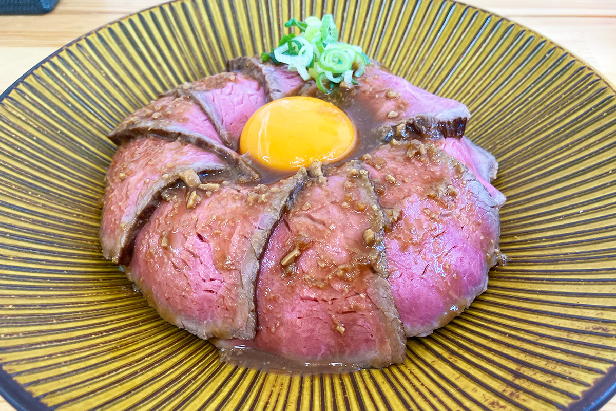 ジュウゴノニク「黒毛和牛味噌漬けローストビーフ丼」