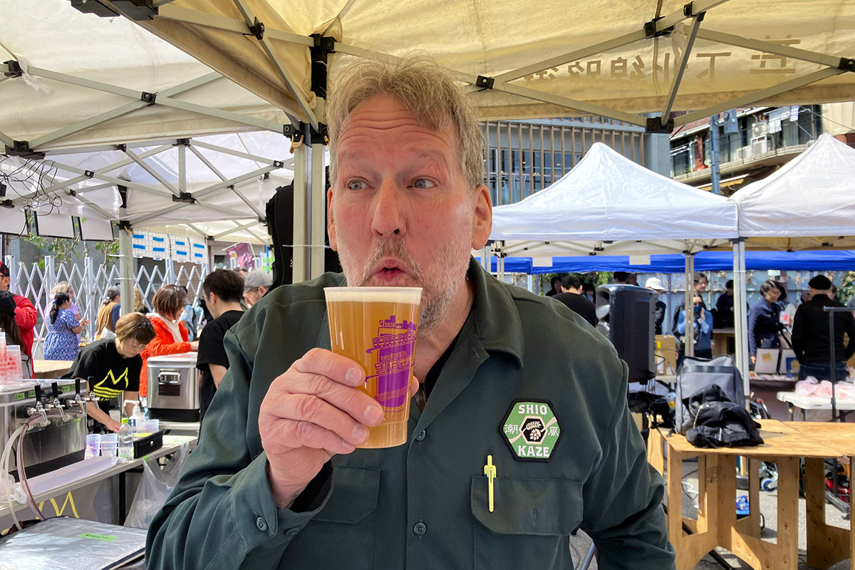 まずは前回のコラボビール、潮風ブルーラボ「New Zealand Pilsner」から、めっちゃ飲まれそうになってるし