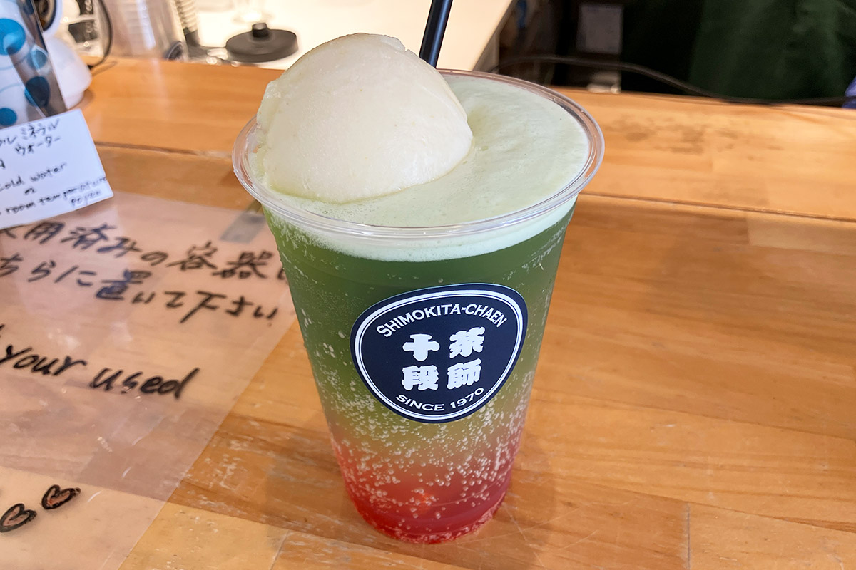 ムーンアートナイト下北沢2025コラボ、しもきた茶苑大山の「いちりんかのムーンフロート」