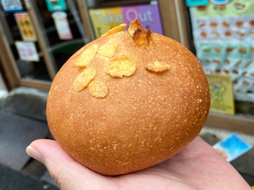 mixture「スパイシーキーマカレーぱん」270円（税込）