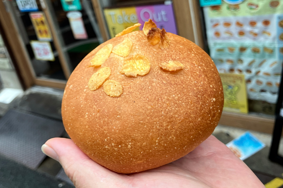 mixture「スパイシーキーマカレーぱん」270円（税込）