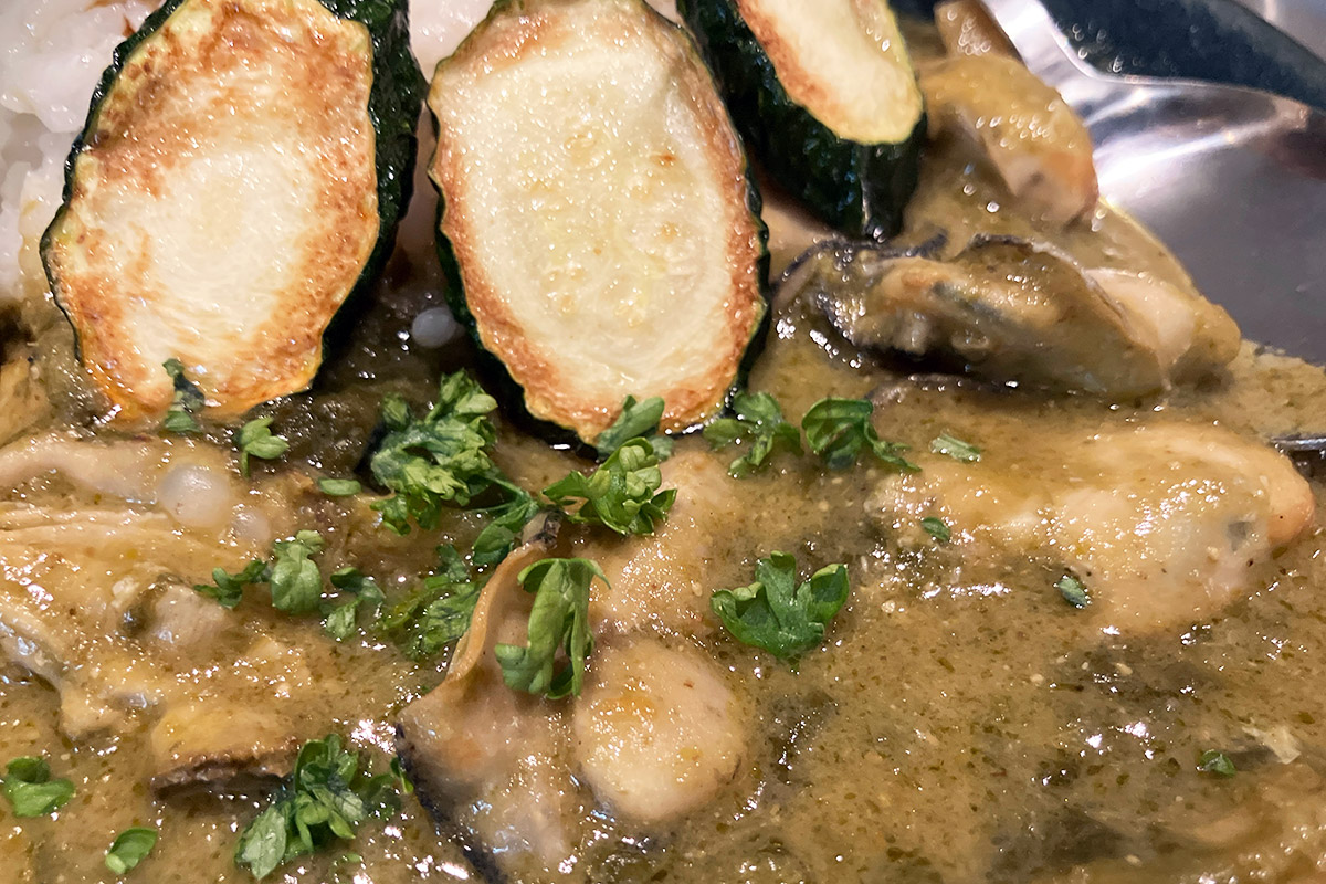 そしてカレーの中にも牡蠣がゴロゴロと入っています
