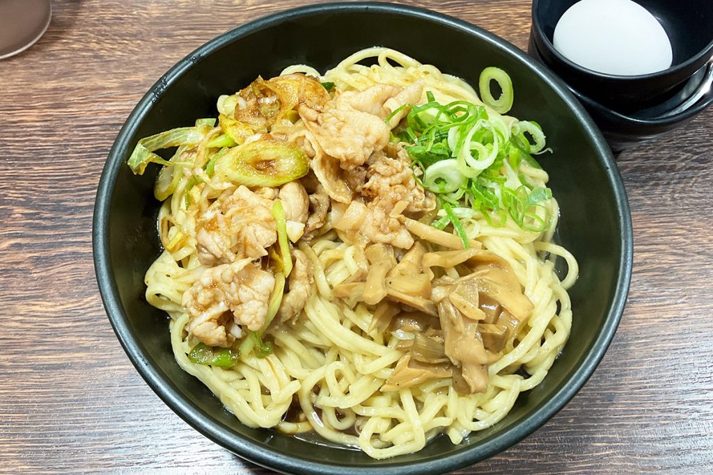 「肉すたみな油そば（麺2玉）」990円（税込）