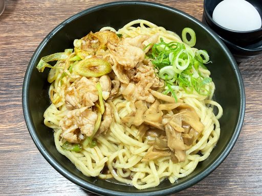 「肉すたみな油そば（麺2玉）」990円（税込）