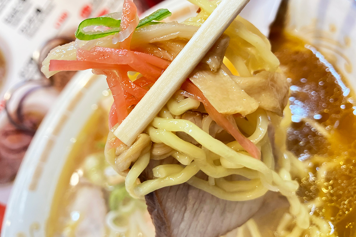 紅ショウガ、そしてメンマと共に味わう