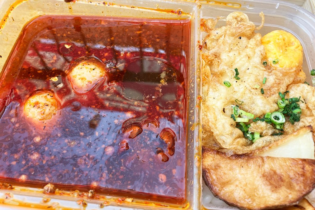 金威特製「麻辣湯麺 揚げ玉子入り」680円（税込）