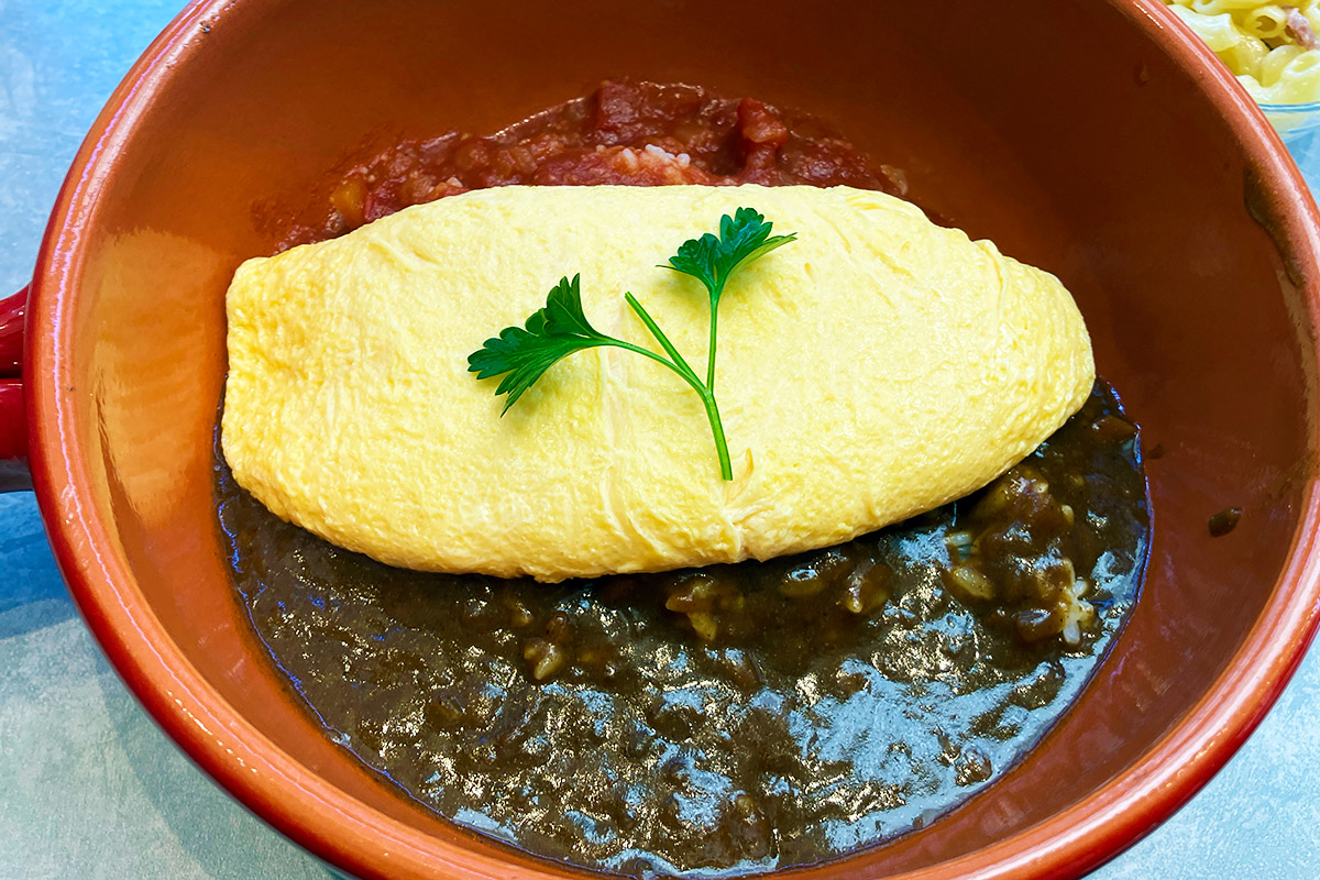 下北沢たまごけんの「トマト&カレーオム」1200円(税込)