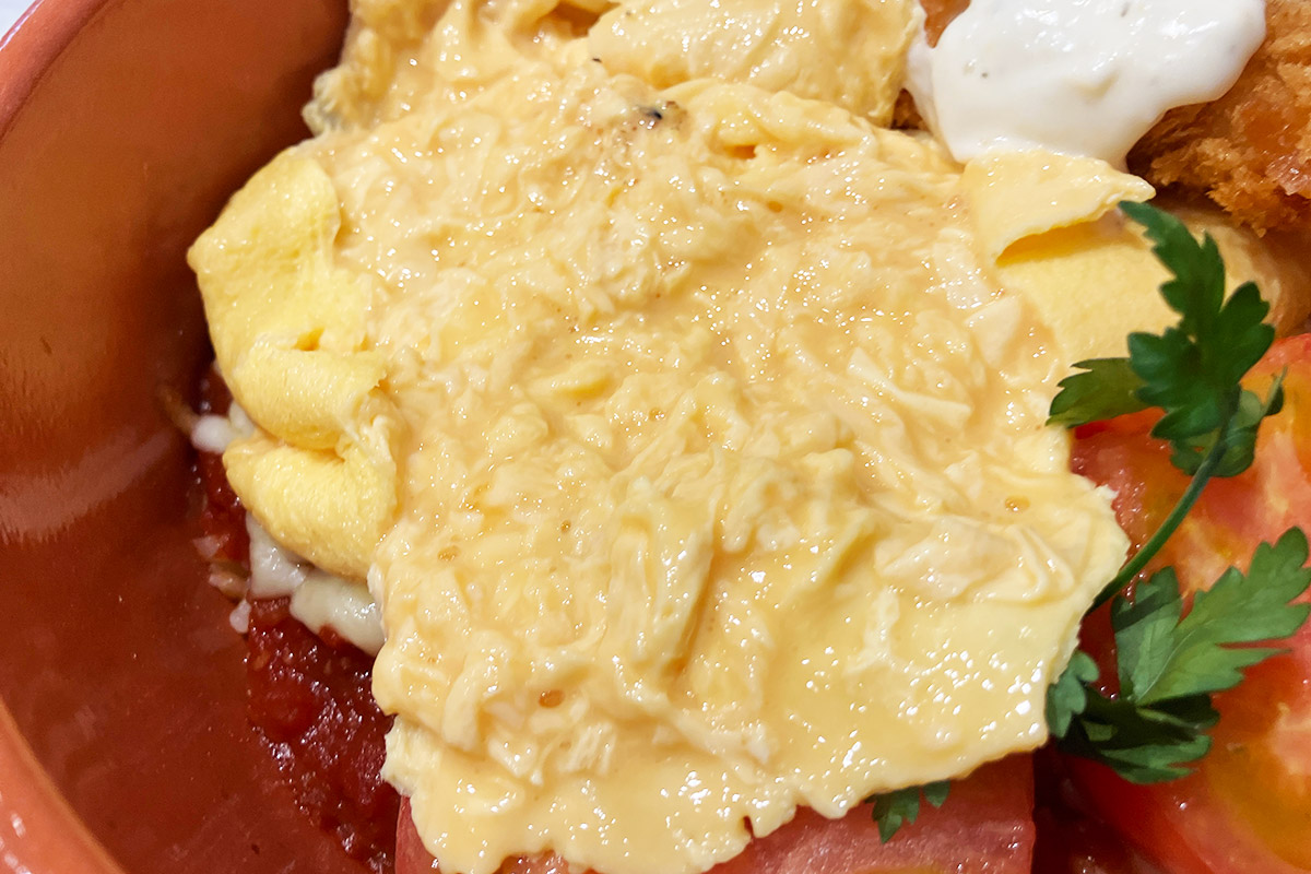 もっちろーん、たまごはふわとろ