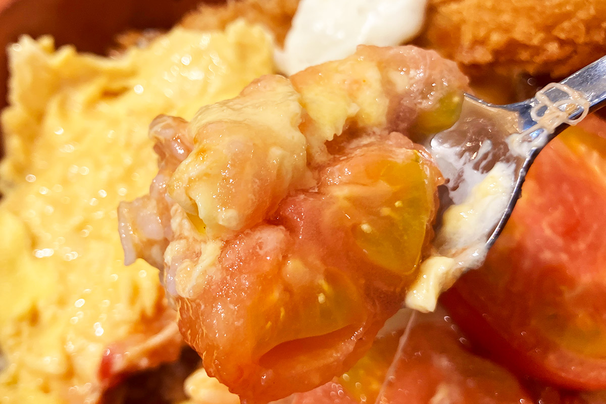 で、トマトそのものが載っているので、これも味わってみます