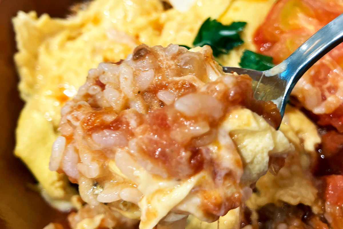 タバスコが加わり、心地よい刺激のオム