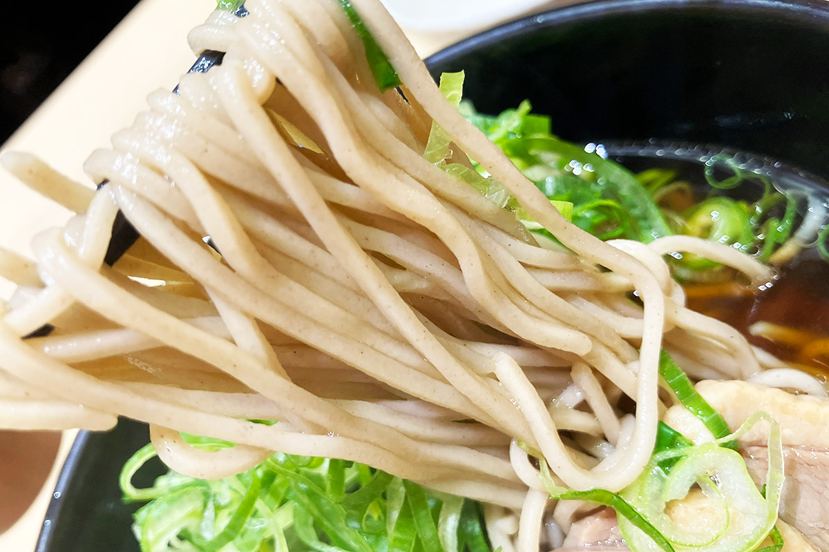 鴨の旨味と共に味わうおそばは最高