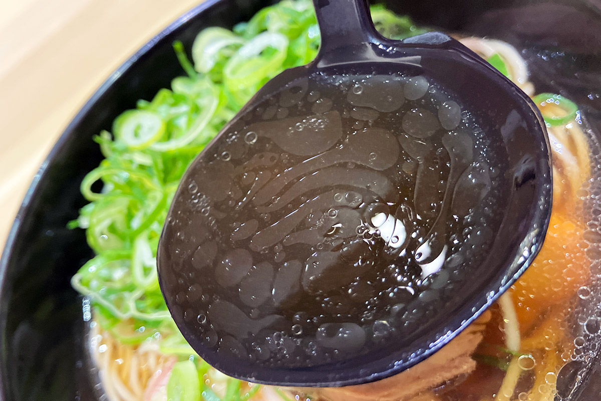 まずはつゆから味わいましょう