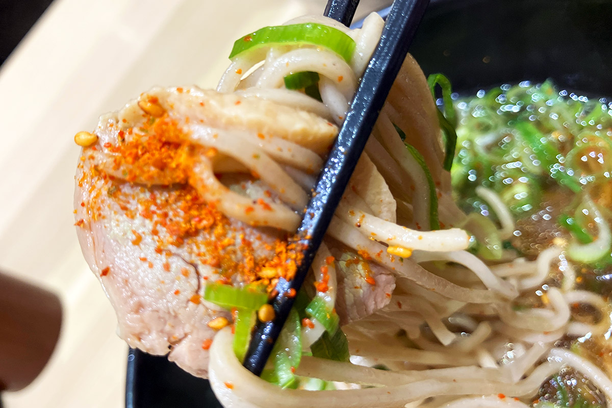 七味を振りかけホットに味わうのもアリですー