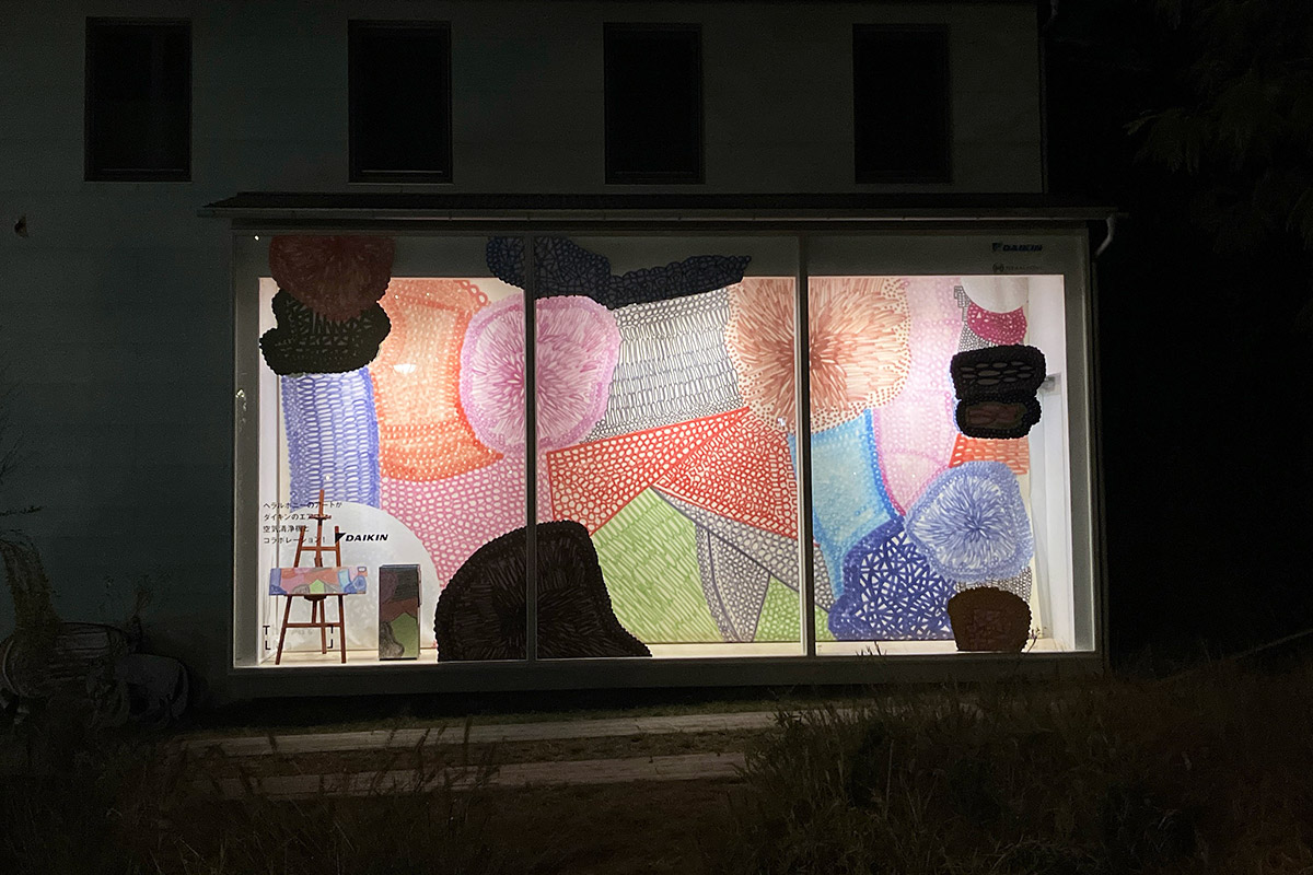 暗くなると、これはこれでいい雰囲気のアートに