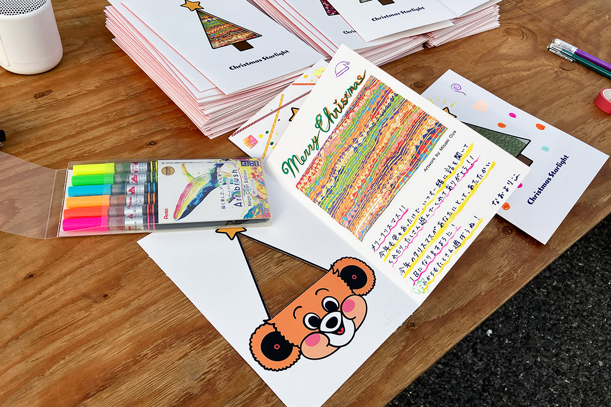 クリスマスカードを作るワークショップもやっています