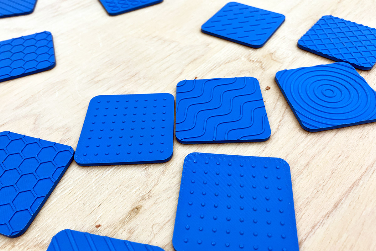 目をつむって同じカードを選ぶわけですが、これが簡単そうでメチャメチャ難しい