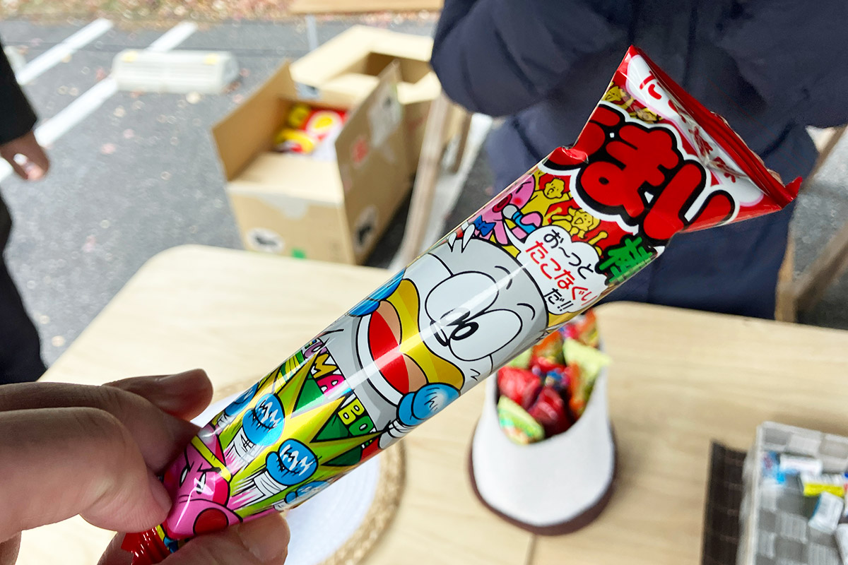 なんとかお気に入りのたこ焼き味を探し当てたー。ぜひ、体験してみてください、目が見えない皆さんがそうやってモノを探すのかを体験できます。いやー、うまい棒にその視点は思い浮かばないですよ