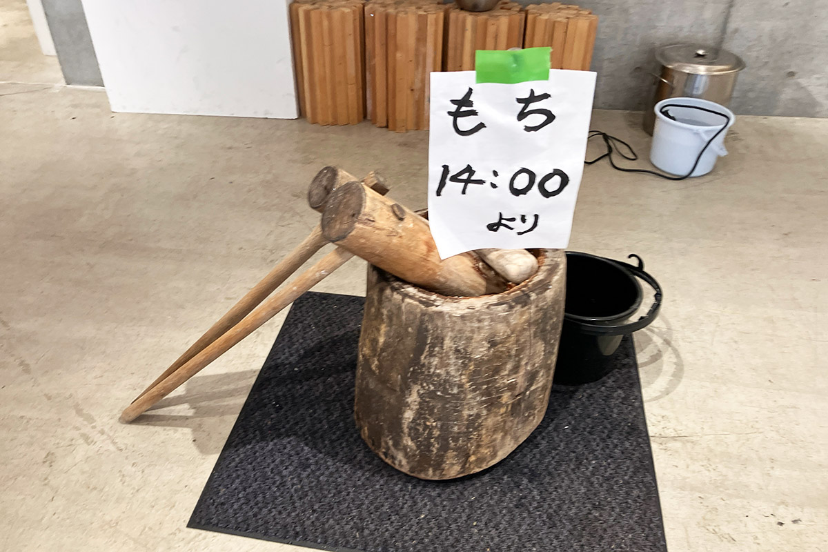 もはや恒例のお餅つき