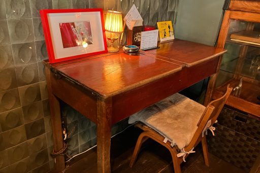 『喫茶 透明薔薇』店内