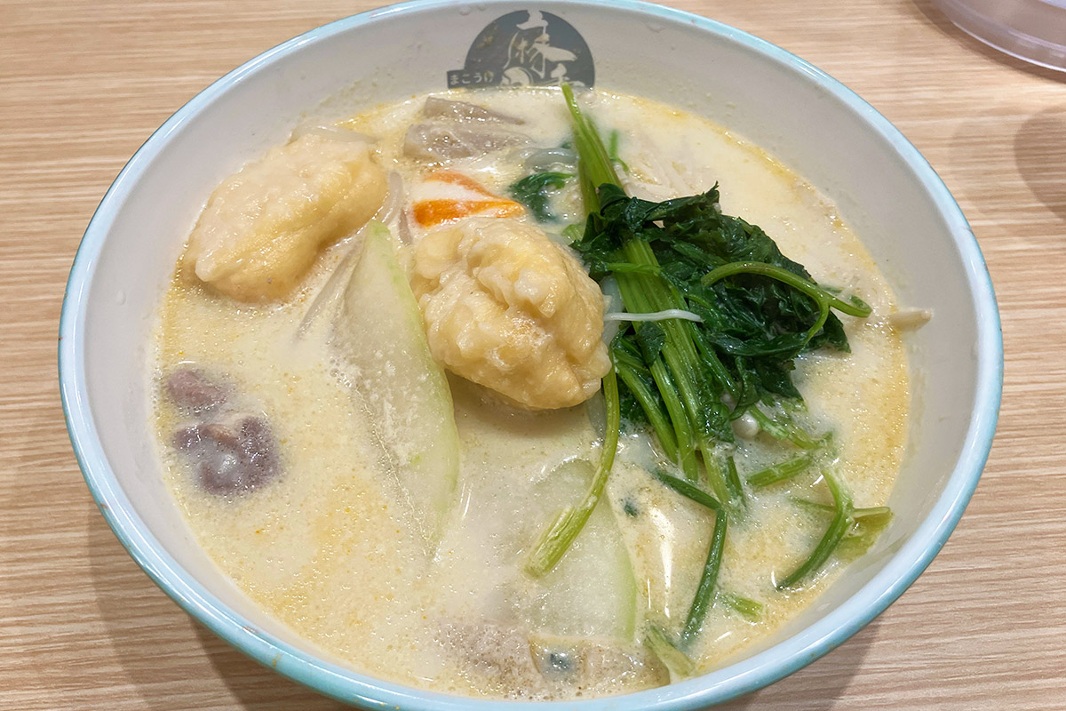 優しい旨味が拡がる、麻香源麻辣湯の「牛骨スープ」