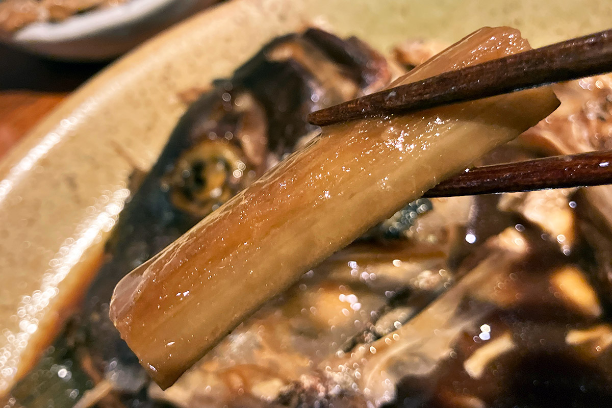 甘辛い味が染みたゴボウも絶品