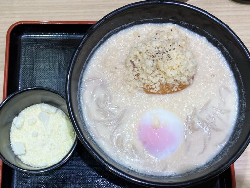 箱根そば「豆乳チーズ雪そば」800円（税込）