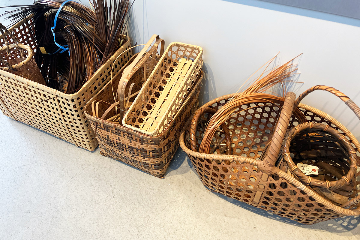 竹は年数が経つにつれ茶色に、そんな経年による変化も楽しめます