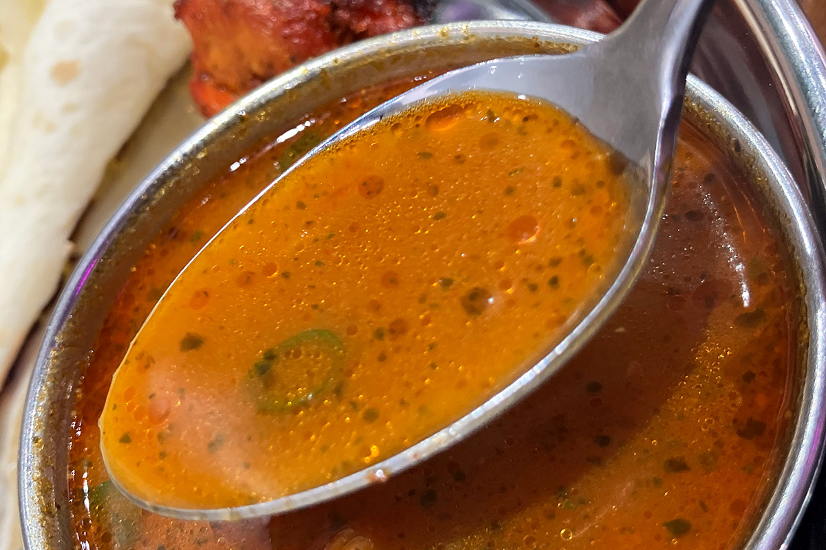 とりあえずネパールスープカレーを味わってみる