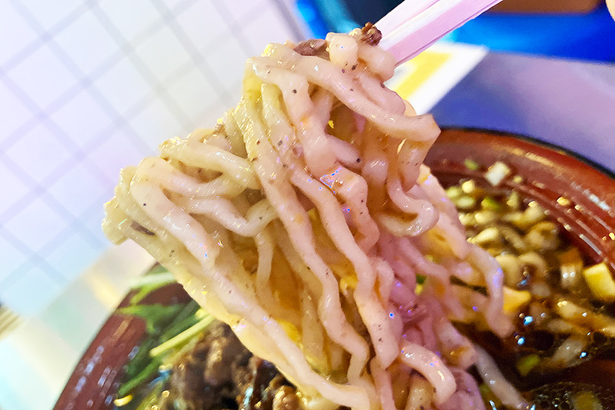 中太ちぢれ麺、ちょっとピリ辛だけど胡麻のまろやかさが絶妙