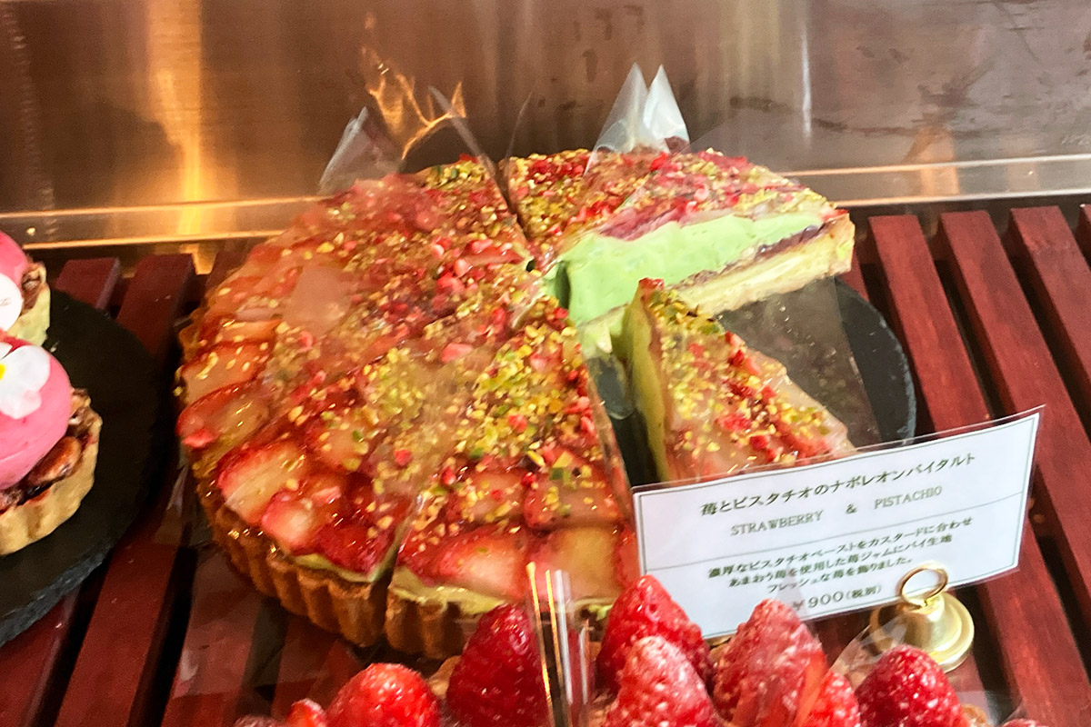 「苺とピスタチオのナポレオンパイタルト」