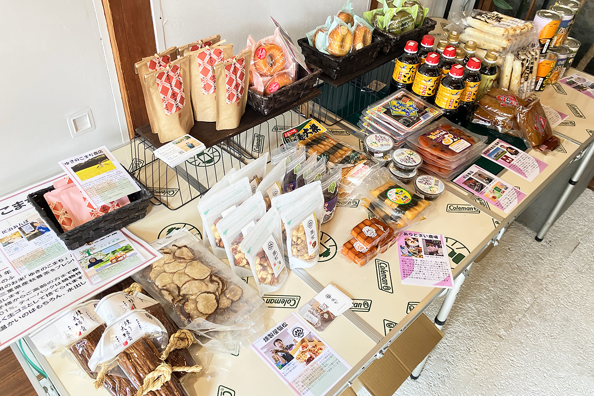 『せたがや代田えきまえテラス』は、広いスペースではありませんが鹿角の様々な物産が所狭しと並びます