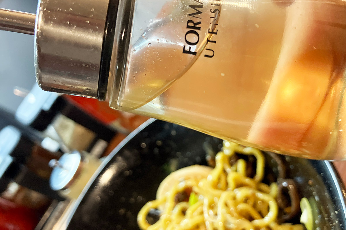 最後は酢で締めます