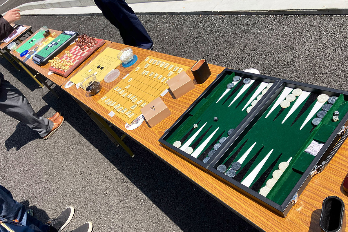 こちらは桑名七番勝負、同時に7つのゲームで戦います