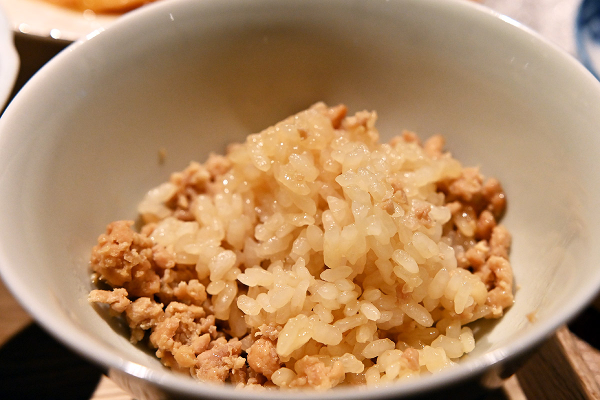 羽釜からご飯をよそってみる
