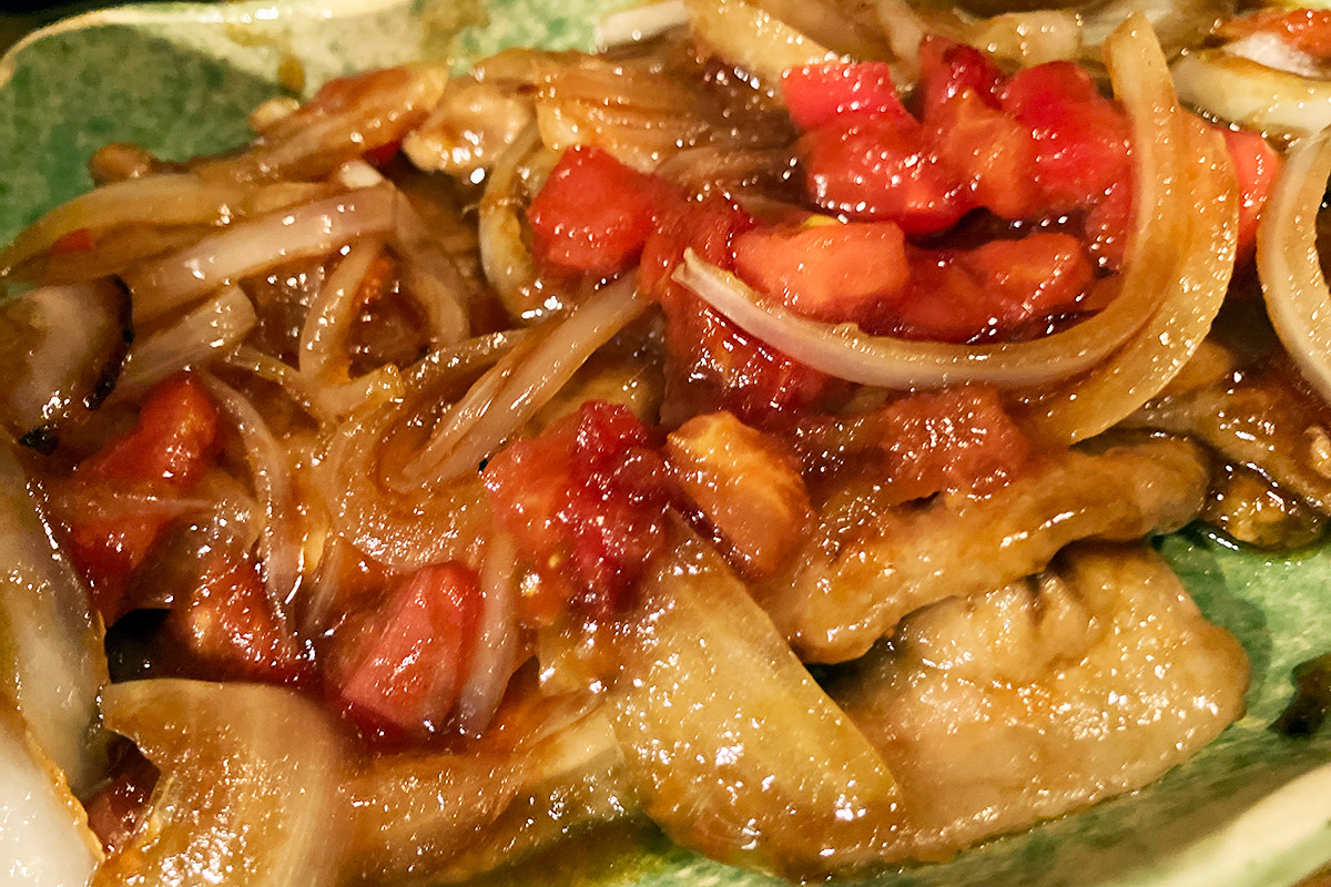 えー、トマトの入ってる生姜焼きは初めてだよ