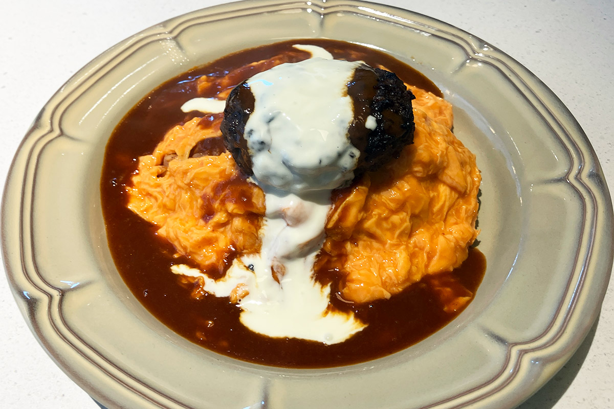 完成形「黒毛和牛ダブルチーズハンバーグオムライス」