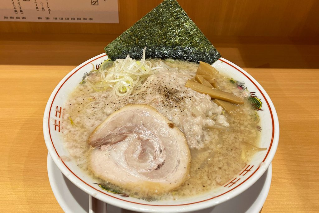 背脂ラーメン チャッチャ亭「背脂ラーメン」880円（税込、大チャッチャ）