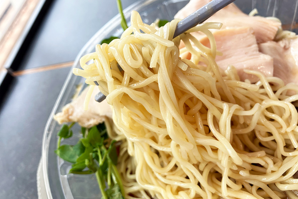 というわけで、まずは麺から味わいましょう