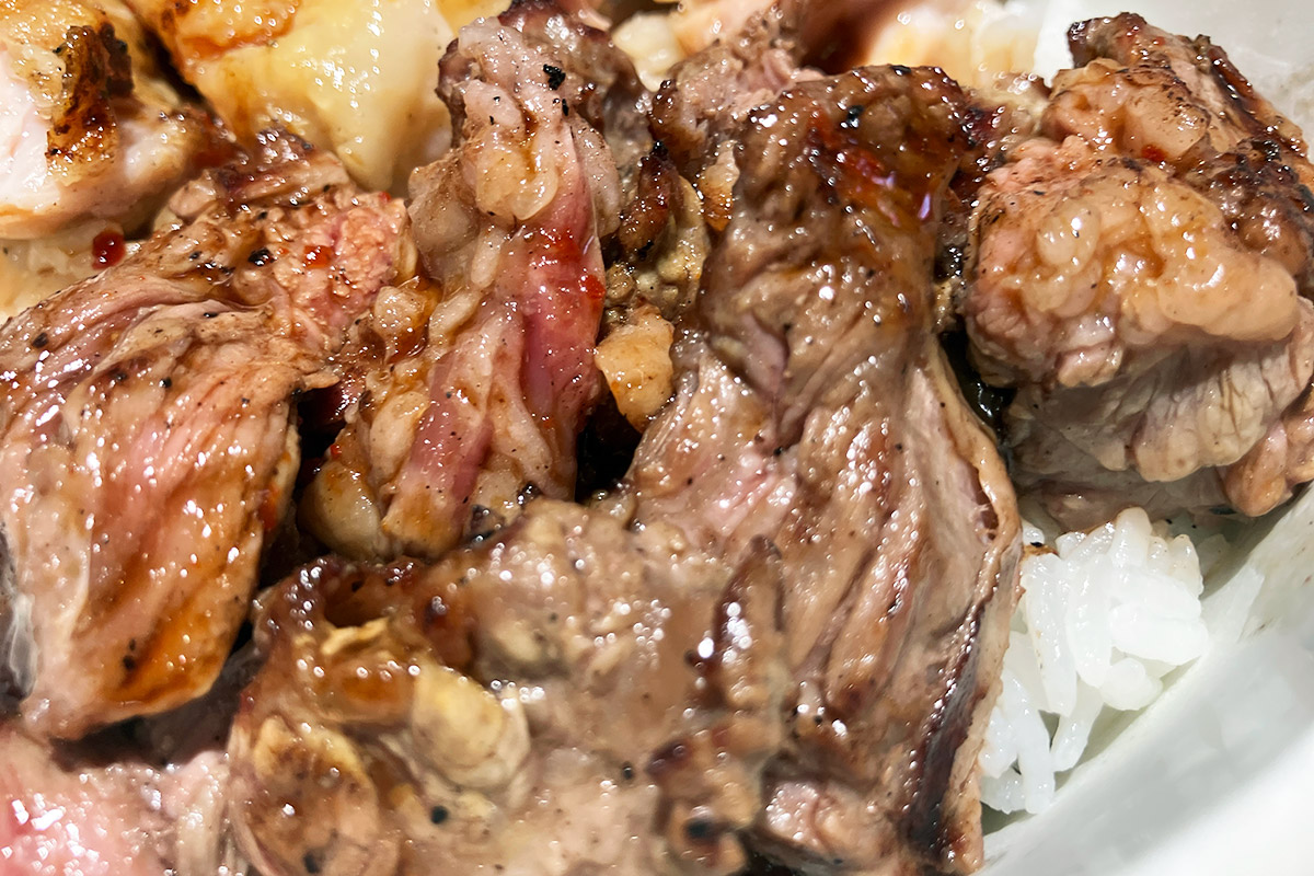 メニュー写真とはちょっと違うけど、肉肉しさはバッチリなカルビ