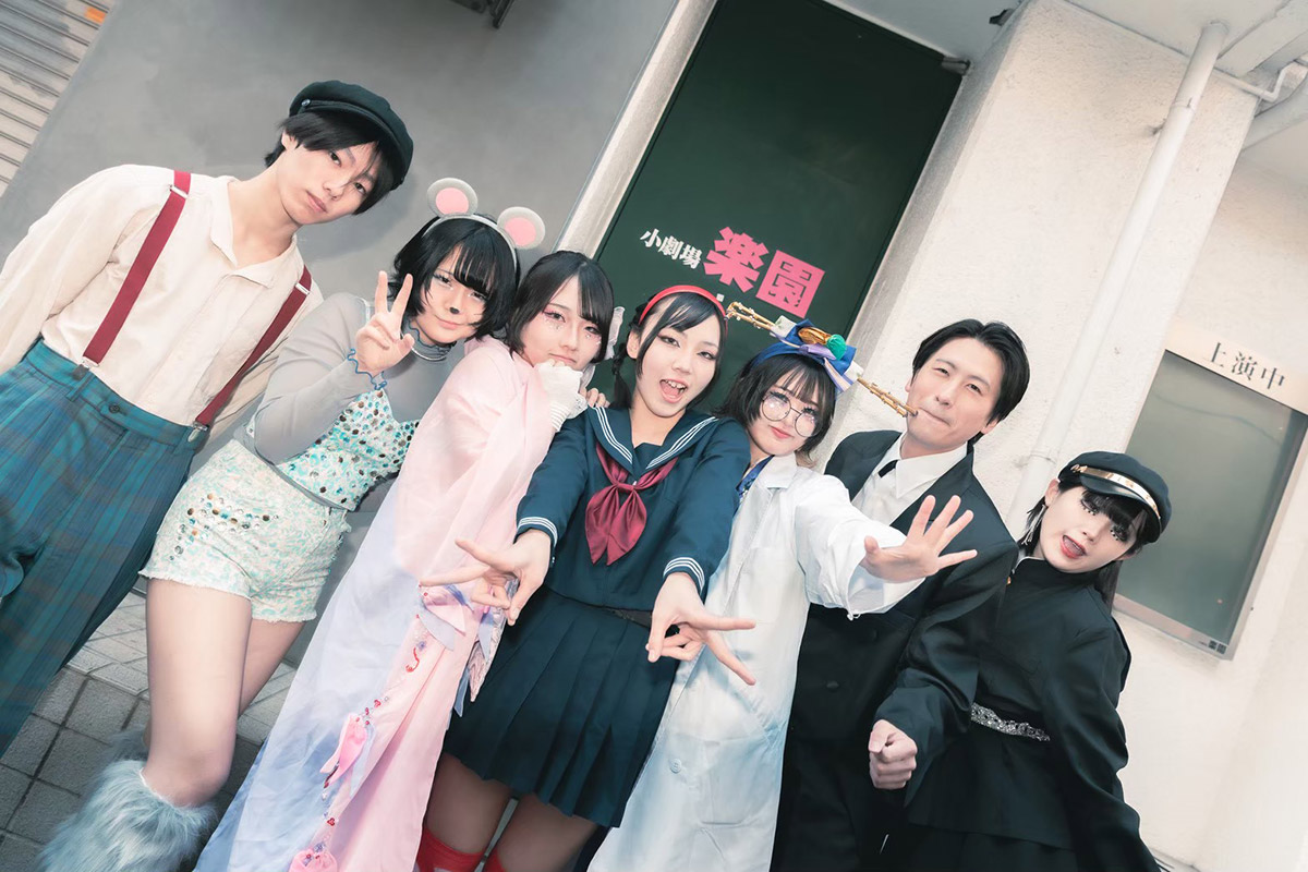 小劇場楽園前でのオフショット