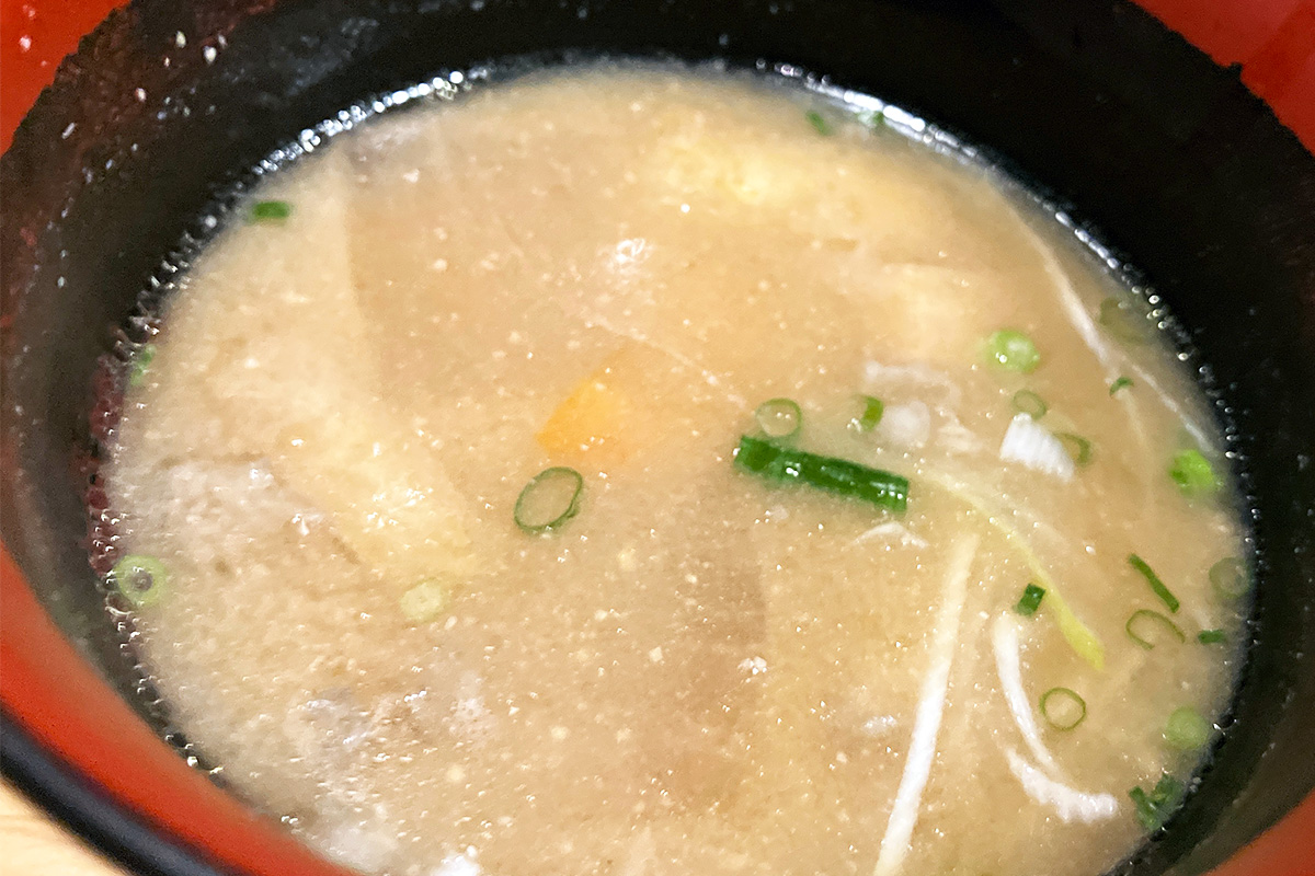 そして、お味噌汁ではなく、超具だくさんな豚汁なのも素晴らしい