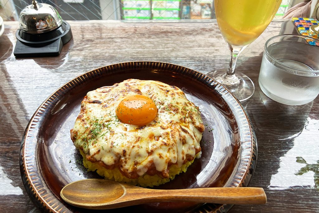 「炙りチーズ特製キーマカレー」960円（税込、周年記念価格）