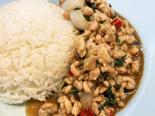 タイ屋台999で「ガパオライス」