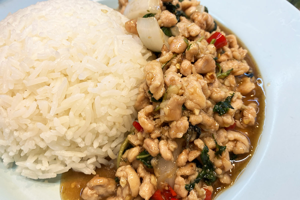タイ屋台999で「ガパオライス」