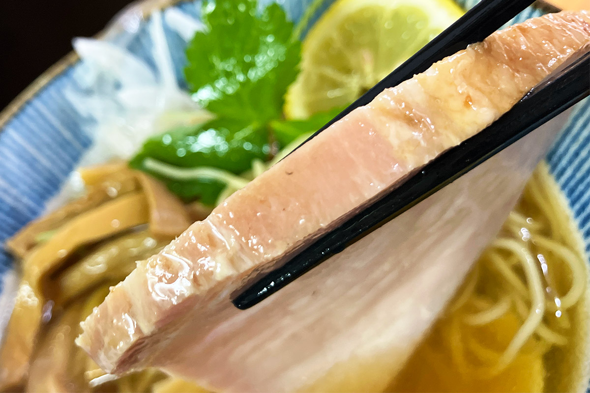 いやいや、大きいだけじゃなくてめっちゃ厚切り!