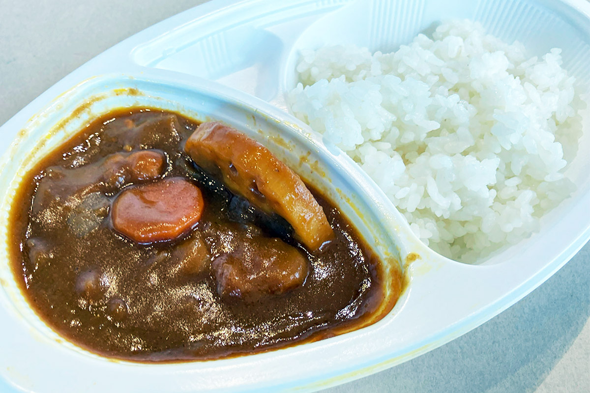 アイドル界隈で人気、旨すぎるまかないカレー!下北沢シャングリラ「総支配人のレンコンカレー」