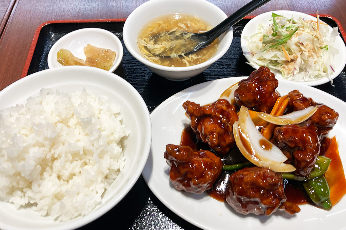 ランチメニュー「鶏肉のから揚げ黒酢炒め定食」