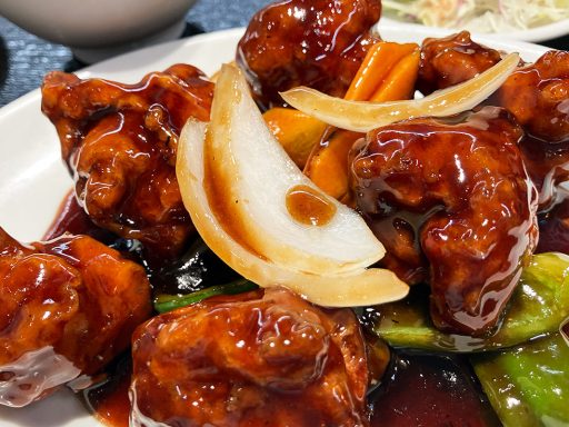 歓迎（ホアンヨン）の「鶏肉のから揚げ黒酢炒め定食」