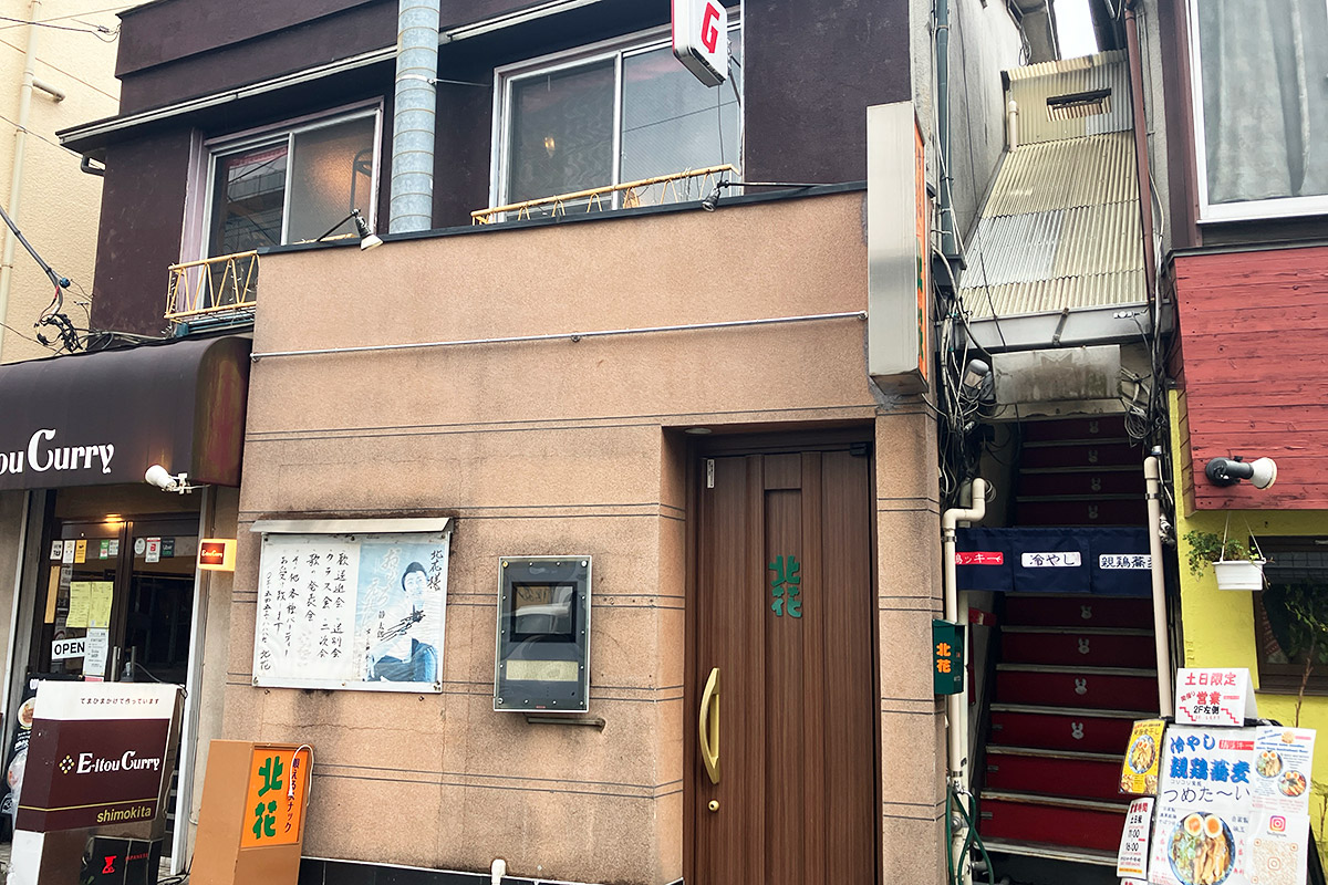 この2階かな、入ったことないお店だ